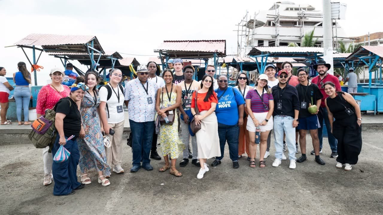 Participants and team of the Americas Young Chef Award in Manabí