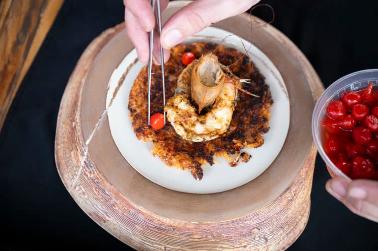 Overhead view of the plating on a textured ceramic base.